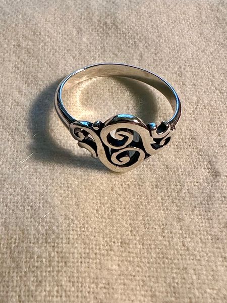 Spanish swirl ring deals